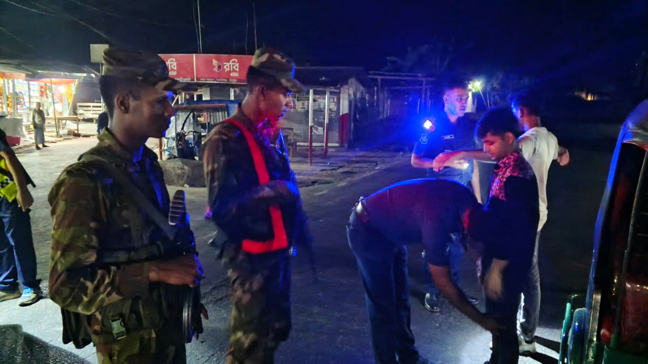 চাঁদপুরে ৬৪ যানবাহনে তল্লাশি, ৭ চালককে জরিমানা